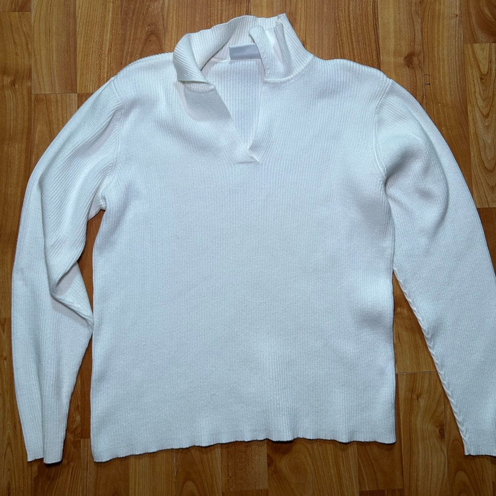 Liz Claiborne women’s Cream Turtleneck Sweater